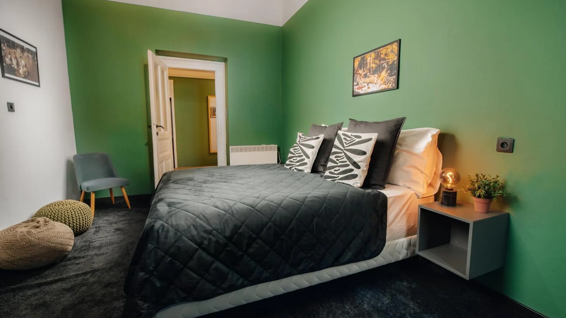 Cinema Apartment Billiard & Foosball - City Centre Prague